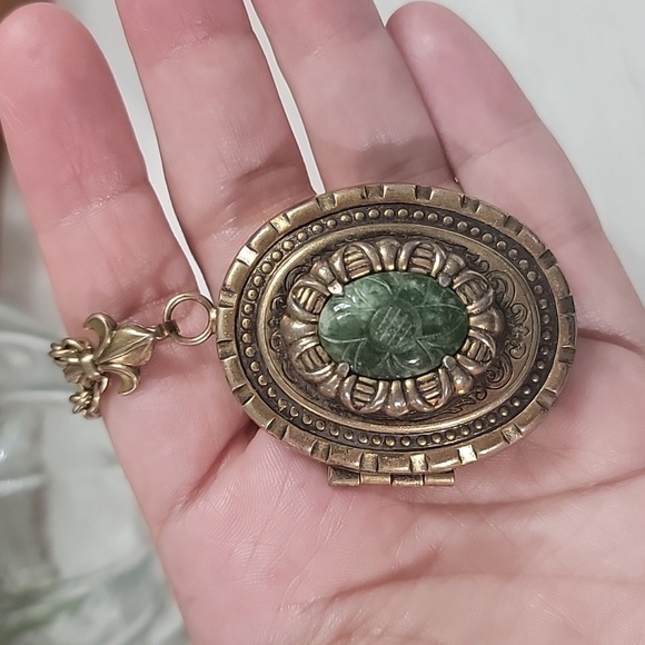 Vintage Locket Gold Tone Jade Glass Pendant On Rope Necklace - Picture 13 of 15